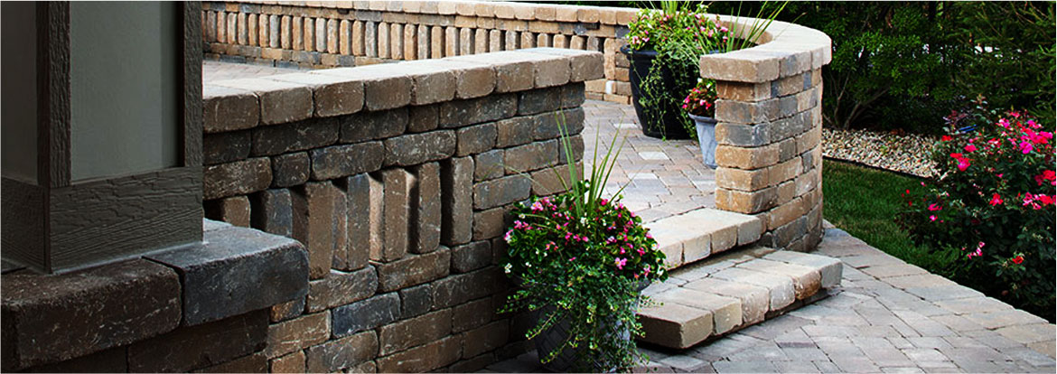 Free Standing Walls and Pavers